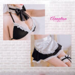 メイド服のブラジャーとスカート