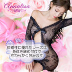 全身ストッキングを着た女性。ストレッチ性の良さをアピール