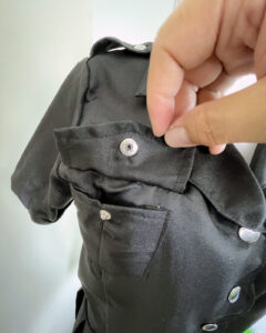 検品中のコスプレポリス衣装