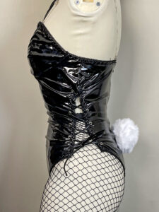 エナメルバニーの脇　レースアップ